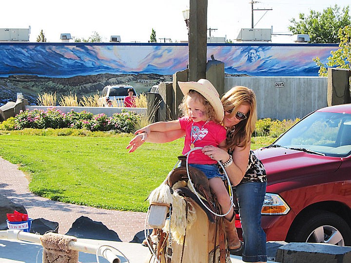 A Pee Wee Stampede participant ropes a dummy during the Cowboy Breakfast.