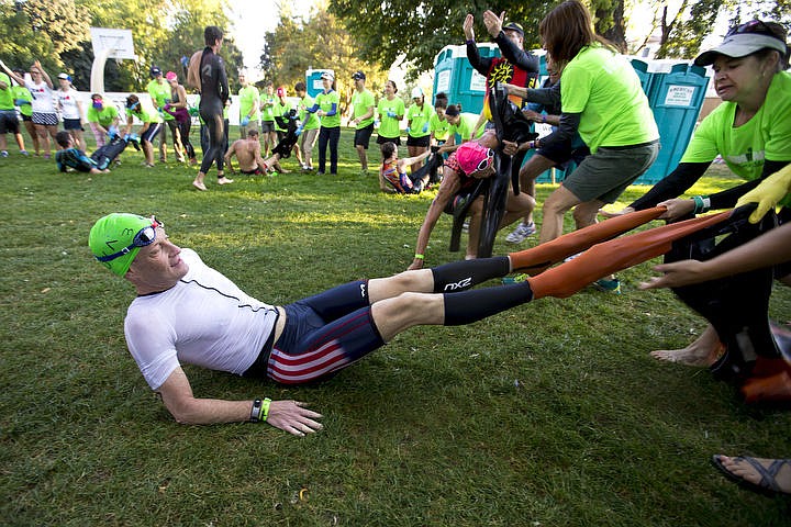 &lt;p&gt;JAKE PARRISH/Press Dan Sawyer of Wisconsin has his wetsuit pulled off by volunteers at the swim-to-bike transition stage.&lt;/p&gt;