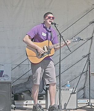 &lt;p&gt;Local act David Lewing performed live for those in attendance at KwaTaqNuk Resort for Smokin' on the Water.&lt;/p&gt;