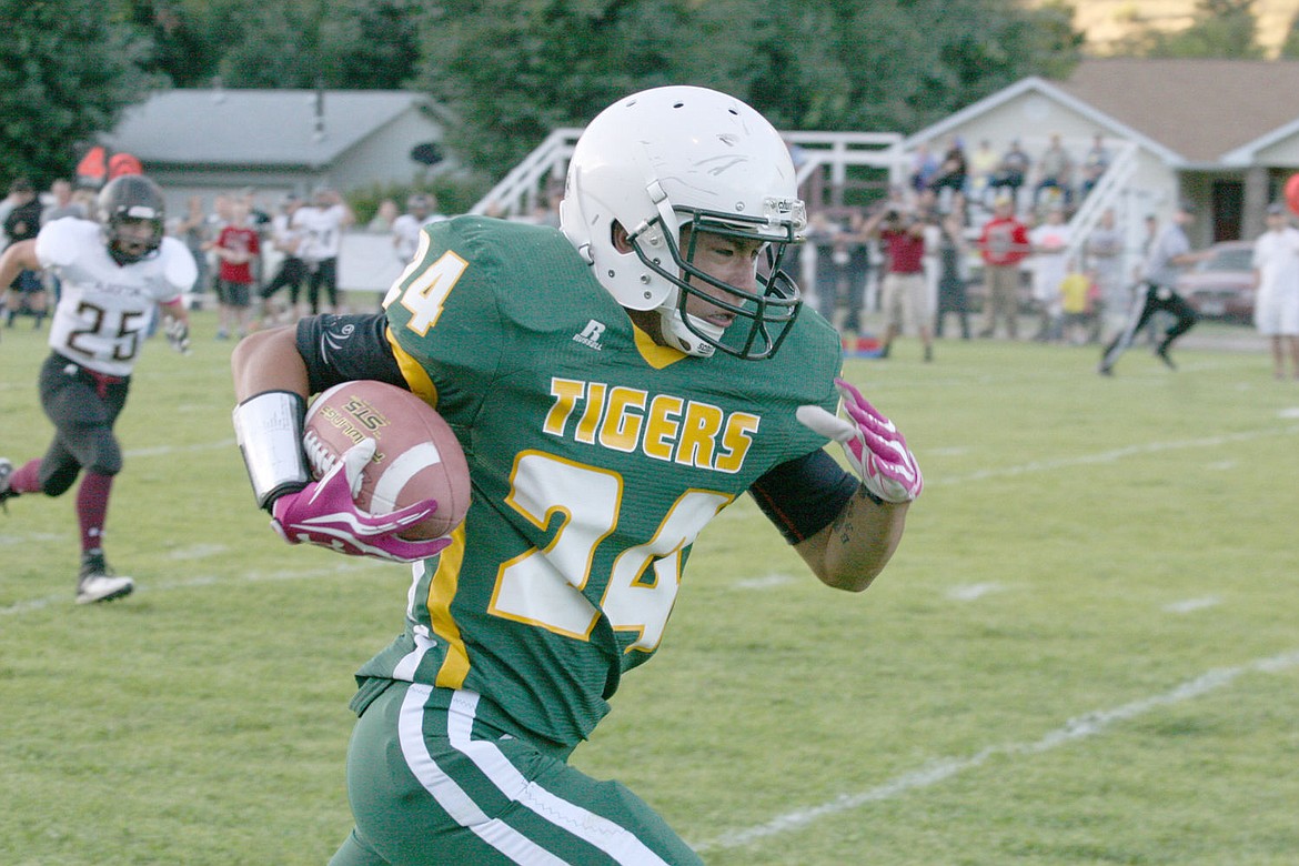 &lt;p&gt;Andrew Managhan of the St. Regis Tigers sprints down the sideline for one of his touchdowns during last week's win against Alberton.&lt;/p&gt;