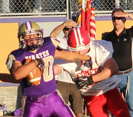 &lt;p&gt;Andrew Curley catches a 10-yeard pass in the first half.&lt;/p&gt;