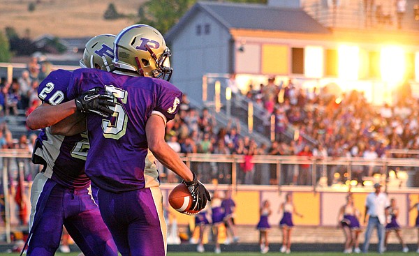 &lt;p&gt;Chris Cote (5) gets a congrats from a teammate after scoring
against Hamtilon last Friday night.&#160;&lt;/p&gt;