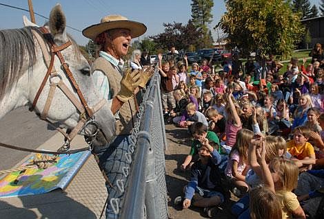 Bernice Ende, 54, talks about her 6,000 mile cross-country horseback ride to a group of students Friday morning at Peterson Elementary School in Kalispell. Her horse, Honor, is at left. Ende said she rode across country on $20 a month, earning money by giving lectures along the way. She said at times she was forced to eat horse biscuits to keep from going hungry. Garrett Cheen/Daily Inter Lake