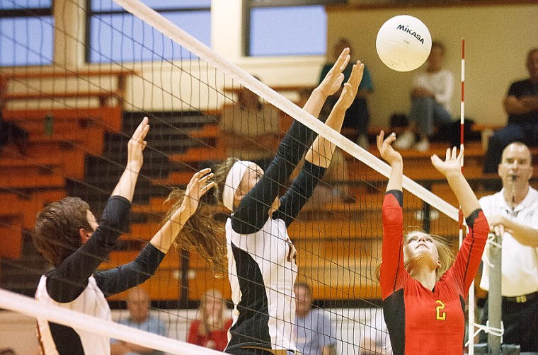 &lt;p&gt;Patrick Cote/Daily Inter Lake Flathead's Cassie Krueger (center) blocks a shot by Hellgate sophomore Paula Woreline (2) Tuesday night during the Bravette's victory over Hellgate at Flathead High School. Tuesday, Sept. 18, 2012 in Kalispell, Montana.&lt;/p&gt;