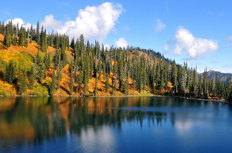 Fall colors add to the beauty at Wildcat Lake.