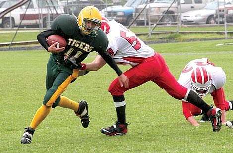 Nick Ianniello/Mineral Independent St. Regis Tiger Pat Quinlivan evades Noxon Red Devil Levi Gardner during the first quarter of a game Monday night. The Tigers beat the Red Devils 26 to 20.