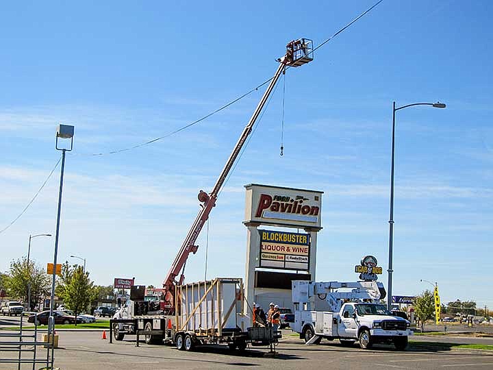 Crews prepare to remove a Food Pavilion sign on Stratford Road. Ross Dress for Less is expected to move into a portion of the space formerly occupied by the grocery store.