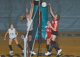 Lady Bulldog spikers hold off Wildkats to get over .500