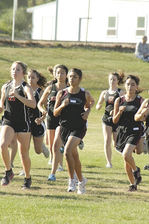 David Miskimens/courtesy photo Thalia Quintero of Wahluke,
center, runs with the leaders at the start of the double dual with
Zillah and Kiona-Benton at Zillah.