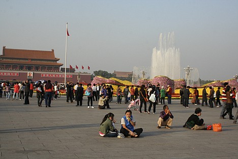 &lt;p&gt;With flower gardens remaining from independence day celebrations, Tiananmen Square is a beautiful gathering place right now.&lt;/p&gt;