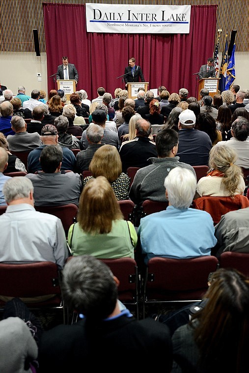 &lt;p&gt;Sunday's U.S. Senate debate attracted a crowd of 300 people.&lt;/p&gt;