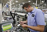 Manufacturing output increases 0.4 percent