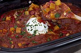 Easy slow cooker chili that lives up to the hype
