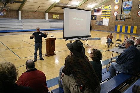 Jason Shueh/Valley Press EPA&#146;s Russ Forba explains how sediments aren&#146;t expected to affect water quality.