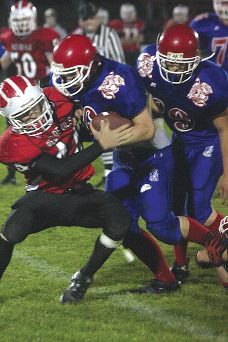 Jennifer McBride/Valley Press Senior Drew Walen, backed up by Kyle Ryan, tries to push past Noxon lineman Adam Moore.