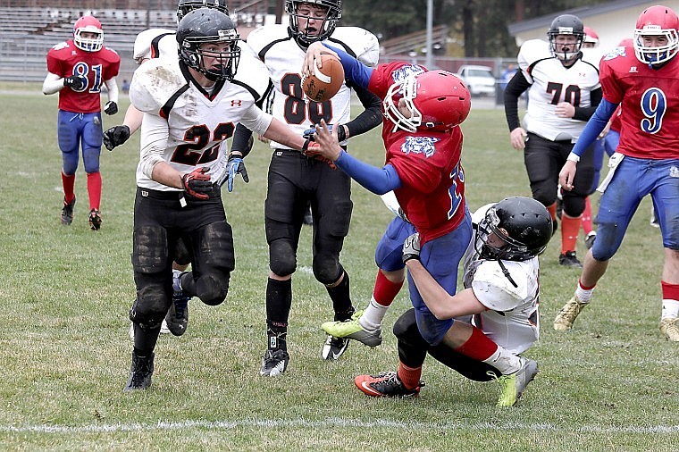 <p>Superior senior quarterback Billy Smith goes the extra mile and stretches for the end zone.</p>
