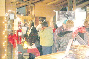 &lt;p&gt;A large crowd showed up at the Heritage Museum.&lt;/p&gt;