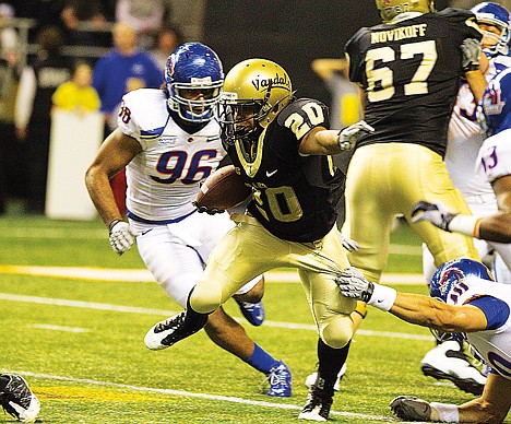 &lt;p&gt;University of Idaho's Princeton McCarty is thrown off balance from the grip of Boise State's Tyrone Crawford during the first half in Moscow.&lt;/p&gt;