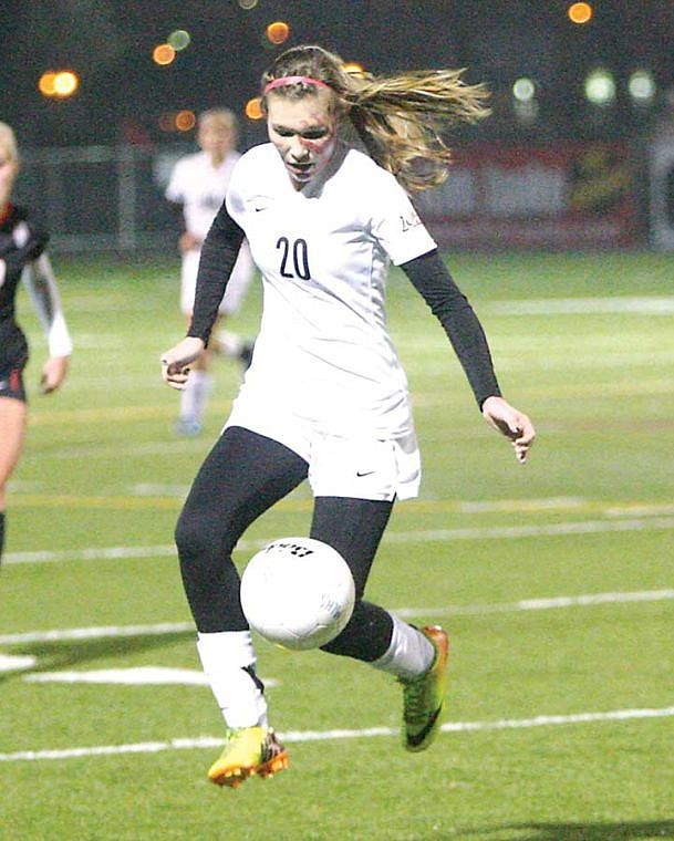 Junior midfielder Stephanie Overland (20) controls the ball.