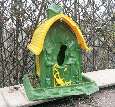 &lt;p&gt;A plastic bird house, 15 feet away from the mobile home, melted from the intensity of flames.&lt;/p&gt;