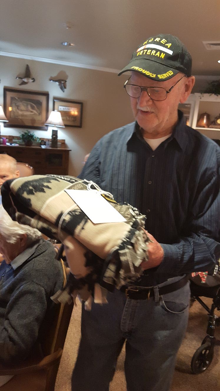 <p>Korean War veteran Don Mott receives a quilt and card from Blue Star Mothers on Veterans Day to thank him for his sacrifice and service to his country.</p>