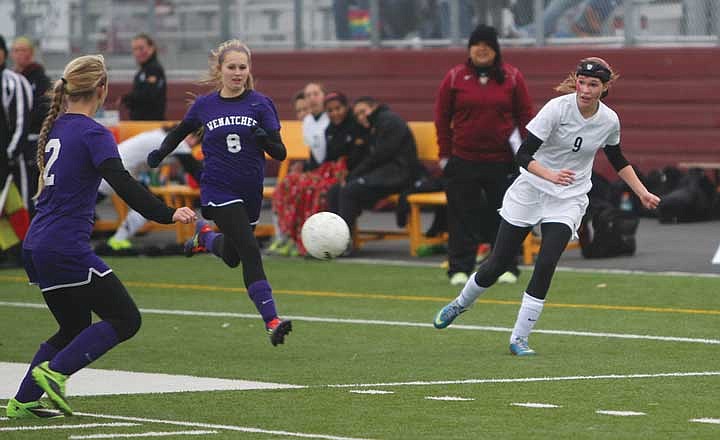 Moses Lake junior forward Alysha Overland (9) fires a pass during the district championship against Wenatchee. Overland was named All-Big 9 first team and Player of the Year.