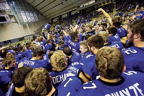 &lt;p&gt;The Coeur d'Alene Vikings celebrate their 31-28 victory and state championship over Highland.&lt;/p&gt;