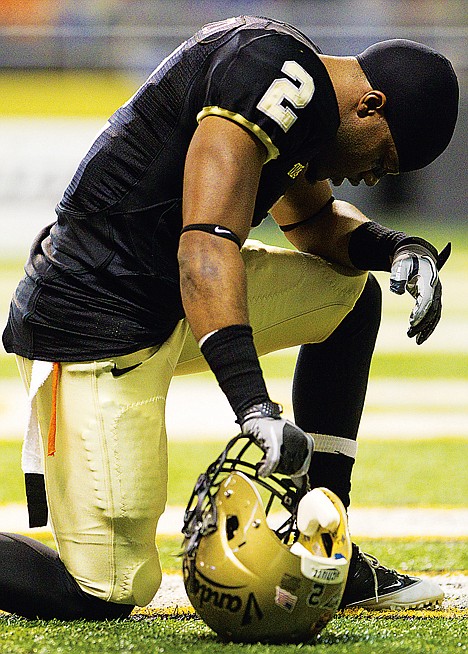 &lt;p&gt;Idaho cornerback Kenneth Patten takes a moment to himself prior to the Boise State game on Nov. 12.&lt;/p&gt;