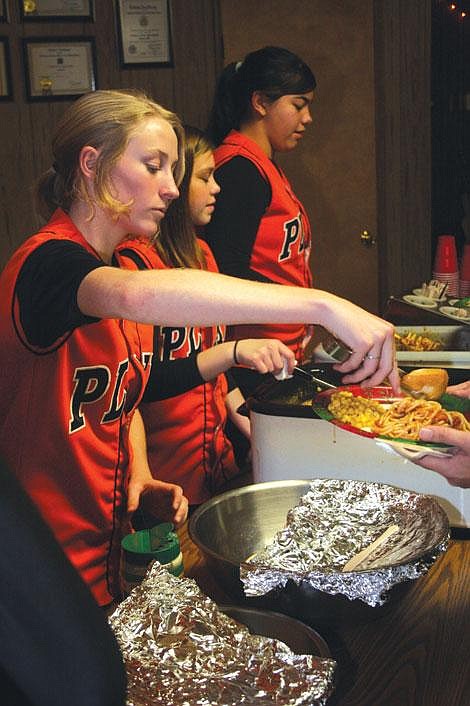 Jennifer McBride/Valley Press Brittney Spencer serves spaghetti.