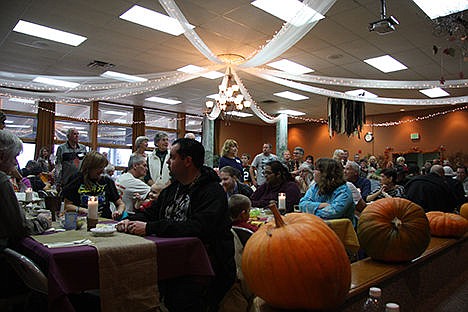 &lt;p&gt;Hundreds of people dined at the Lake City Center during the free community Thanksgiving meal Thursday while hundreds more received meals delivered to their doors by volunteers.&lt;/p&gt;