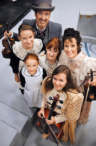 The Wambeke family clockwise from the top: Tom and Suzie, Jessica, 17, Madison, 10, Abigail, 13, and Rachel, 15.