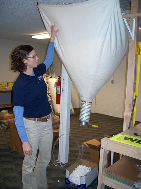 Lynne Lynch/Columbia Basin HeraldGoin&Otilde; Postal owner Trisha Nelson explains how a packing peanut dispenser works.