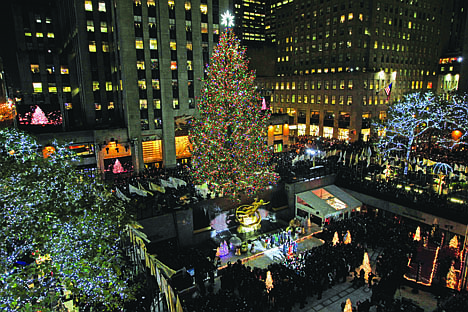 Nj Spruce Lights Up As Rockefeller Center Tree Coeur D Alene Press