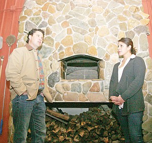 &lt;p&gt;Matt Hollingsworth and his wife Nichole explain how the pizza oven works, spitting out pizzas in 2.5 minutes at 900 degrees Fahrenheit.&lt;/p&gt;