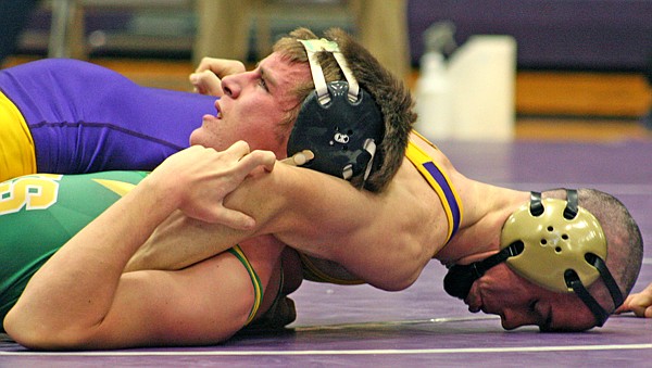 &lt;p&gt;Polson's Mike Devlin goes for the pin.&#160;&lt;/p&gt;