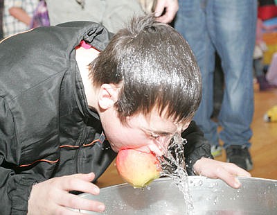 &lt;p&gt;Breydon Thompson scores during the apple bobbing during the kiddie carnival Saturday at Asa Wood.&lt;/p&gt;