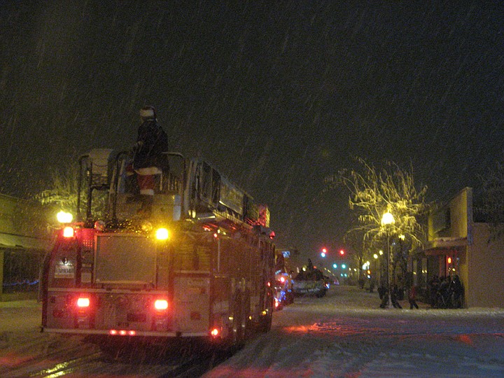 Downtown Ephrata lights up during parade Columbia Basin Herald