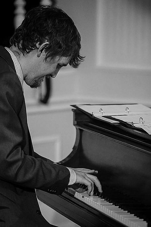 <p class="p1">Seth Ahnert, piano</p>
