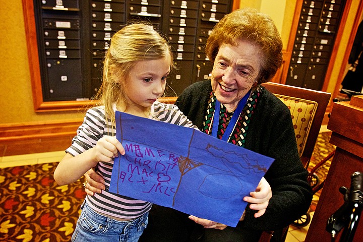 &lt;p&gt;JEROME A. POLLOS/Press Alexis Stezelberger, 4, shows off the artwork inside a Christmas card she gave to June Judd during a presentation by Post Falls Head Start students Friday at Garden Plaza in Post Falls. The students created the cards for residents and spent the morning visiting and participating in activities at the assisted living center.&lt;/p&gt;