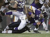 Favre starts, then departs Viks' loss