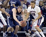 Gonzaga pulls away from Xavier
