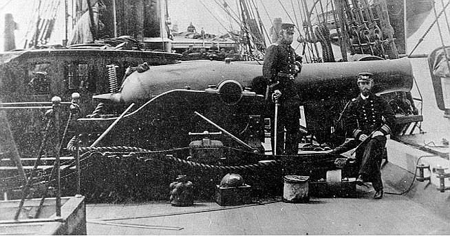 Aft 11-inch Dahlgren shell gun on the deck of the USS Kearsarge, the type of cannon that doomed the CSS Alabama.
