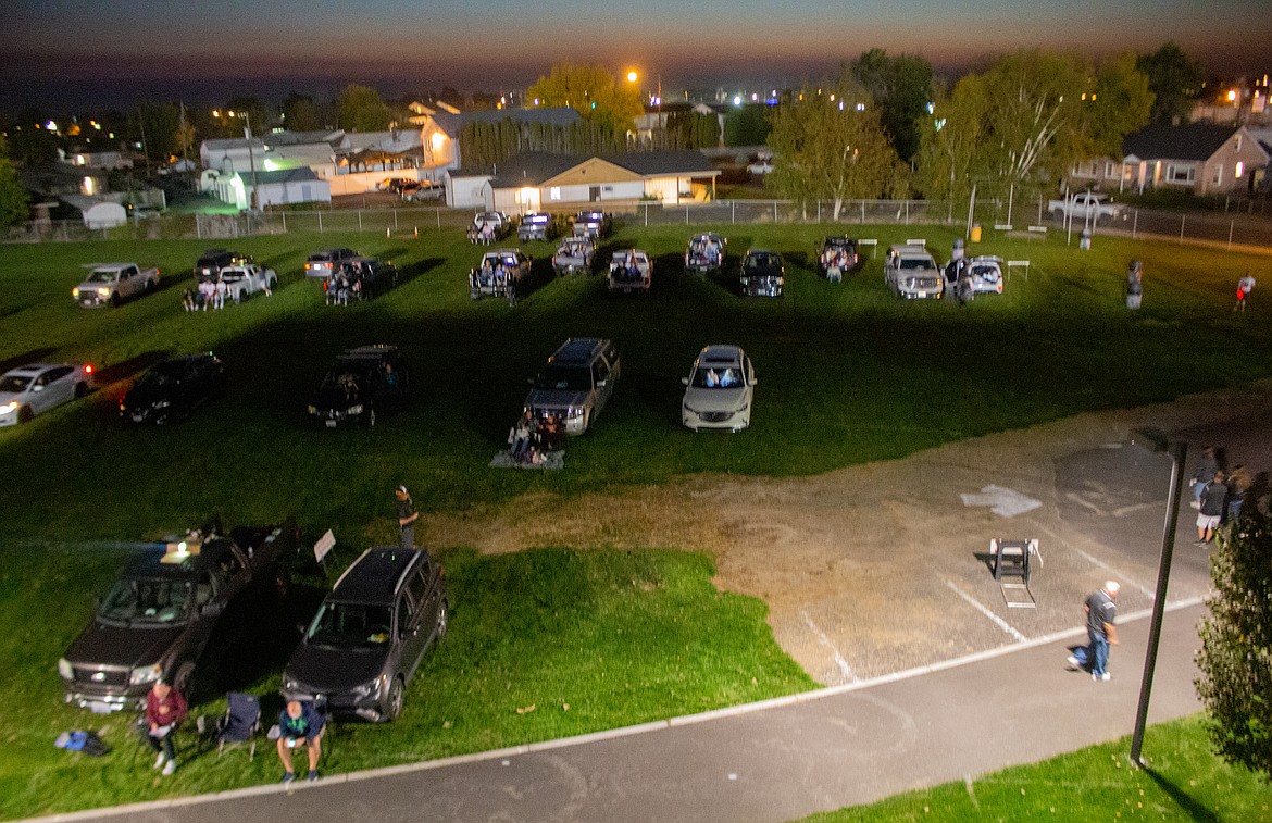 Chiefs fans had a chance to get together at Lions Field in Moses Lake on Friday night to watch a throwback game featuring the 2007 Moses Lake High School team facing off against Eisenhower.