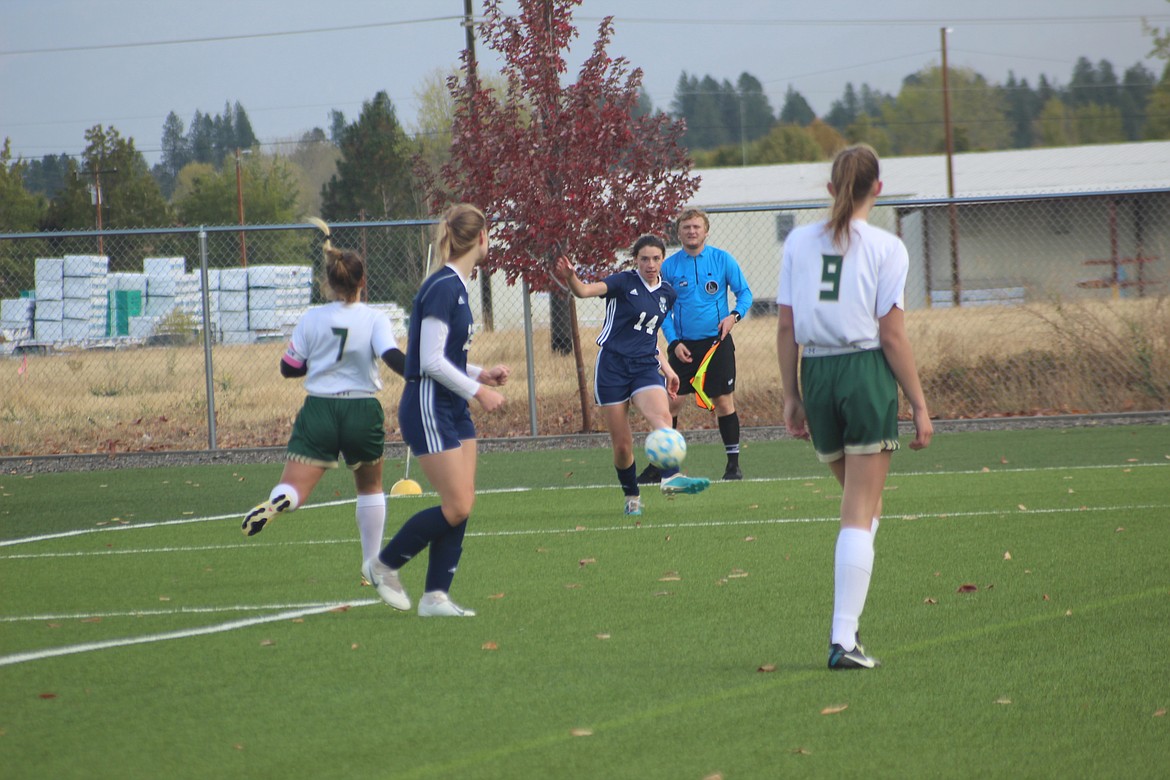 JOEL DONOFRIO/Press
Bonners Ferry sophomore Mia Blackmore (14) passes to a teammate during Monday's 3A district tournament opener against St. Maries.