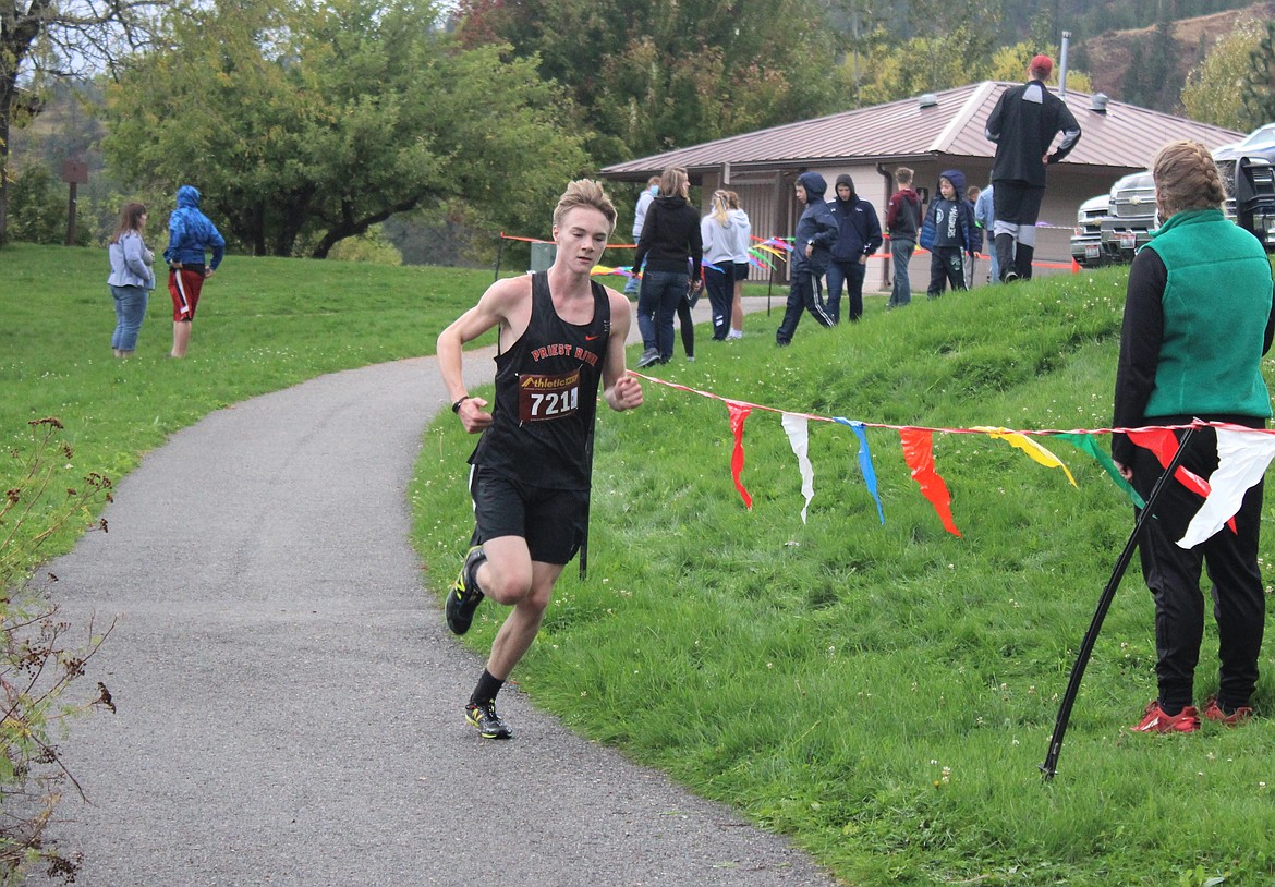 Sophomore Ethan Korff competes in Saturday's William Johnson Sandpoint Invitational.