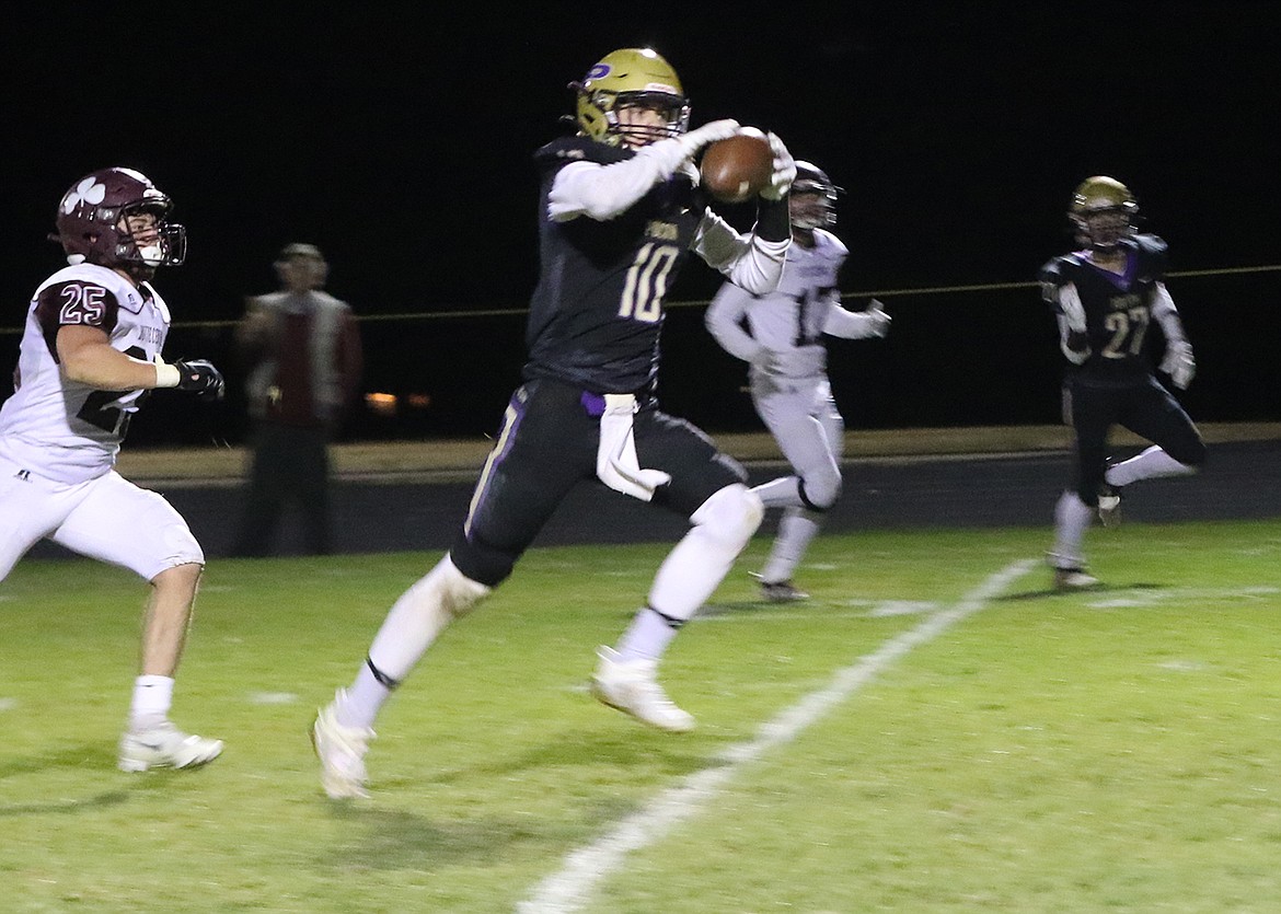 Colton Graham pulls down a touchdown reception against Butte Central. (Bob Gunderson)