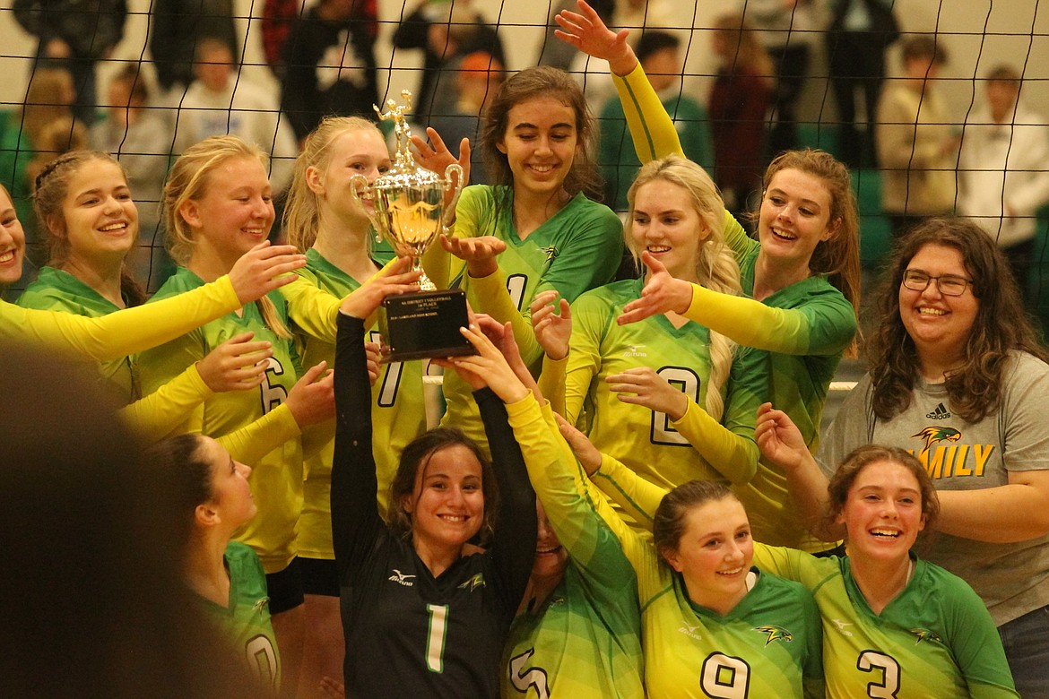 MARK NELKE/Press
Lakeland celebrates after winning the 4A Region 1 volleyball championship on Thursday night.