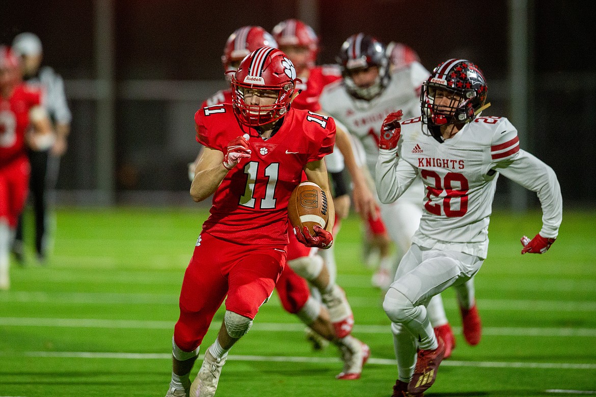 Peyton Ennis returns a kickoff 84 yards for a touchdown during the second quarter of Friday's game.