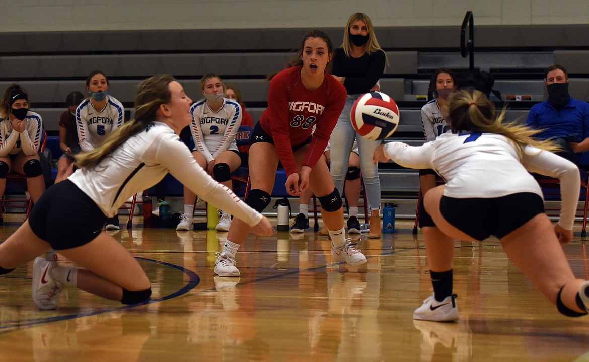 Shaney Fox (left) and Dana Saari (right) both make a play on the ball as Allie Reicher looks on.
Jeremy Weber