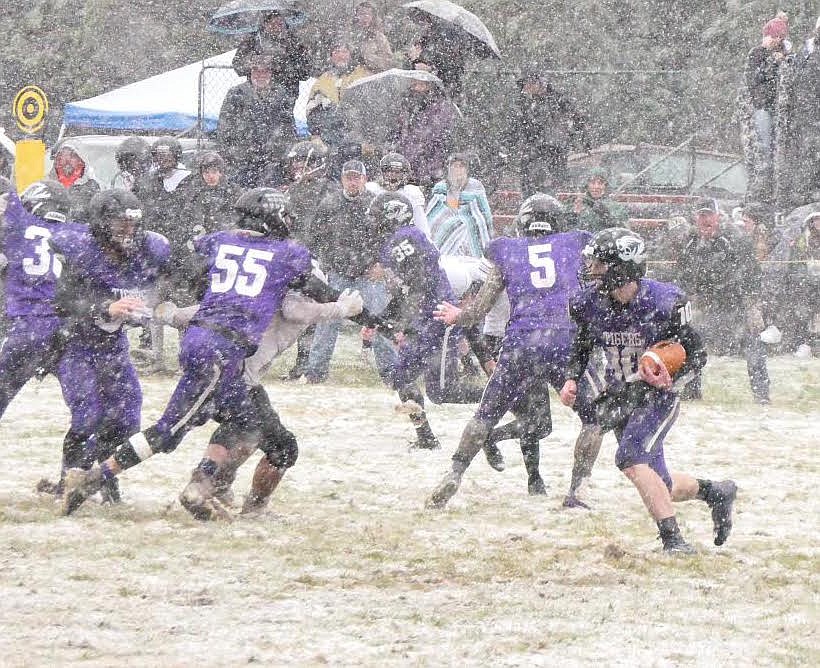 St. Rwgis quarterback Caleb Ball runs with the ball during Satuday's game. Ball helped lead the co-op team which includes Mullan, Idaho, to a 28-12 win over Horseshoe Bend. (Chuck Bandel/Mineral Independent)